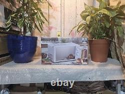 Daewoo White 800W 20L Manual Microwave Oven SDA2084 Brand New