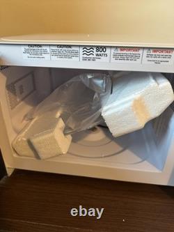Russell Hobbs RHM2079A 20L 800W Digital Solo Microwave Brand New Tiny Dent