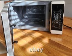 SHARP YC-MS252AU-S Solo Microwave Silver